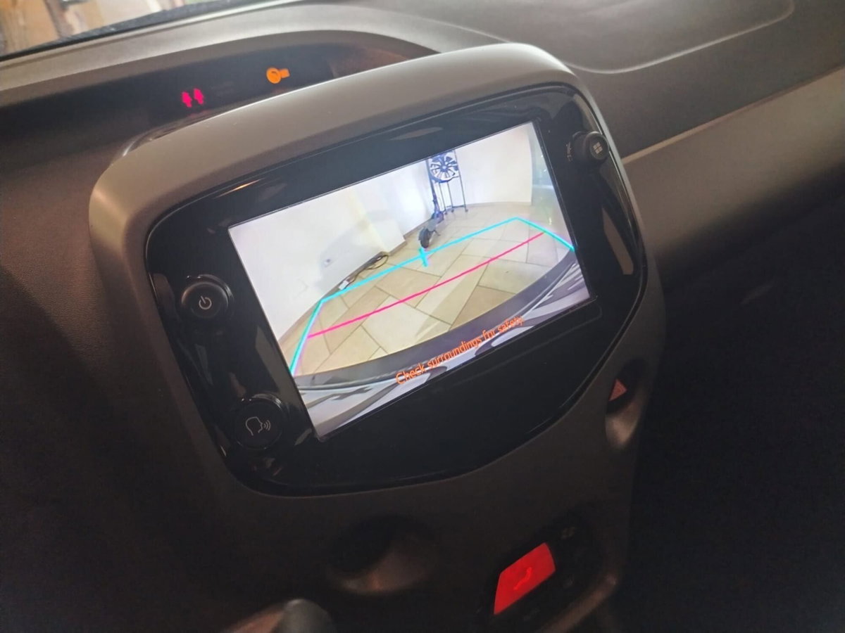 Toyota Aygo Connect 1.0 VVT-i 72 CV 5 porte x-cool (6)