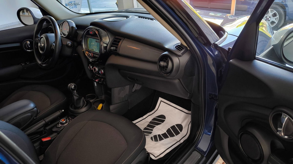 MINI Mini 1.5 Cooper D Business 5 porte (19)