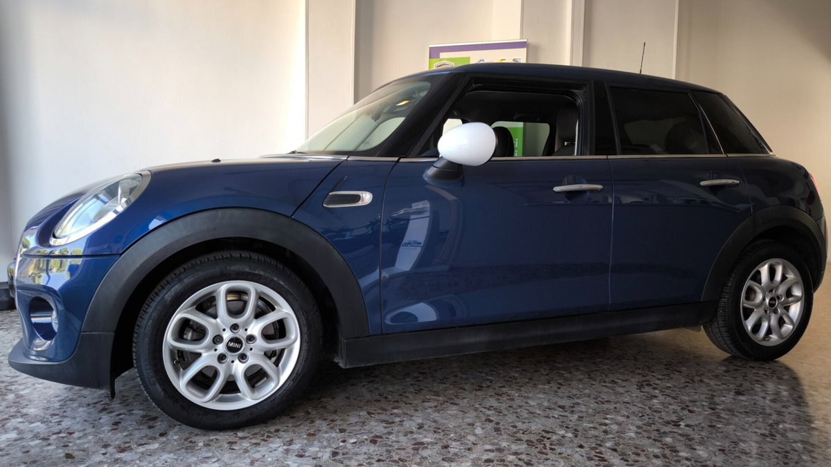 MINI Mini 1.5 Cooper D Business 5 porte (7)