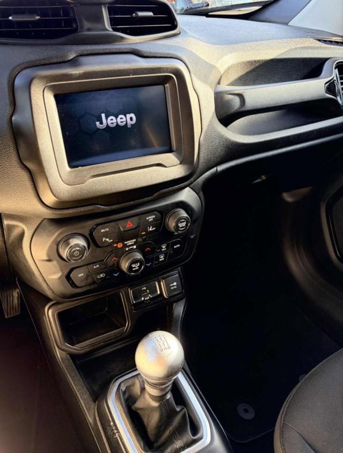 Jeep Renegade 1.6 Mjt 120 CV Night Eagle (11)