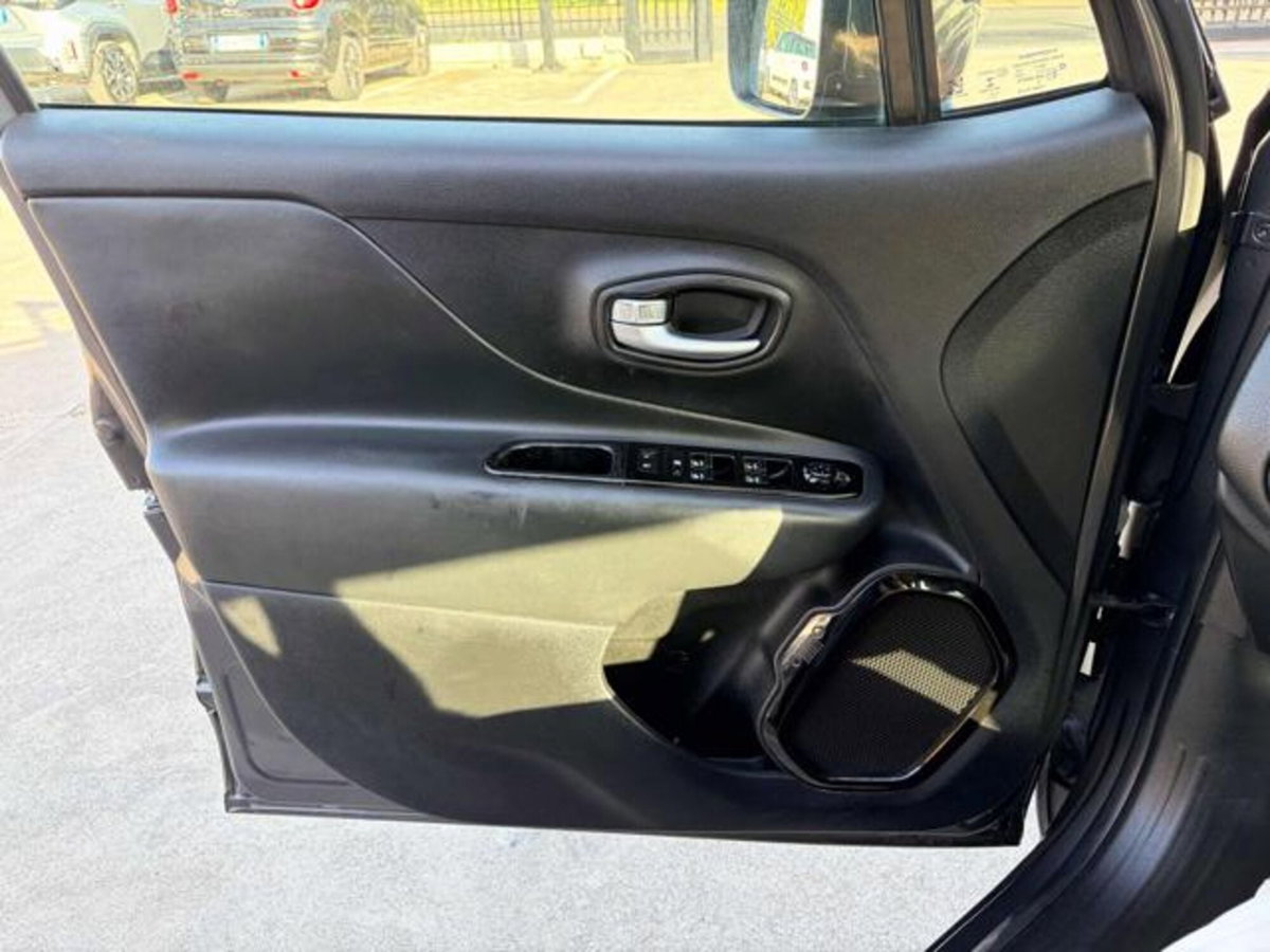 Jeep Renegade 1.6 Mjt 120 CV Night Eagle (13)