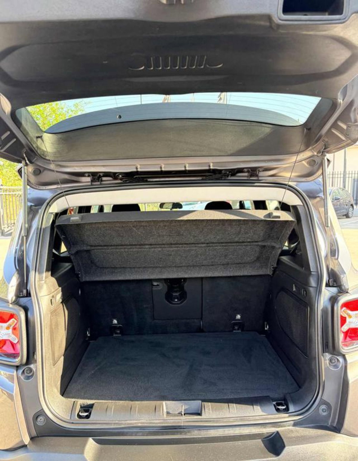 Jeep Renegade 1.6 Mjt 120 CV Night Eagle (16)