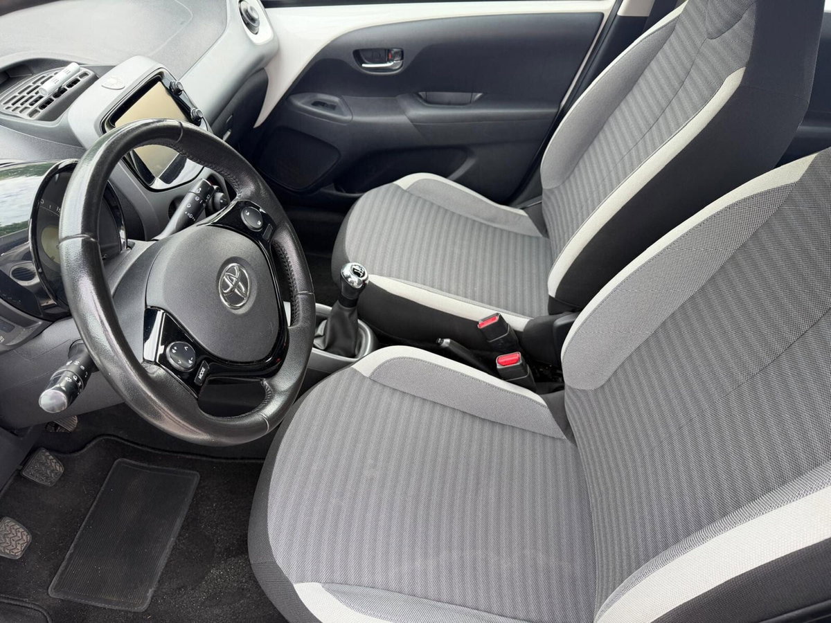 Toyota Aygo Connect 1.0 VVT-i 72 CV 5 porte x-cool (12)