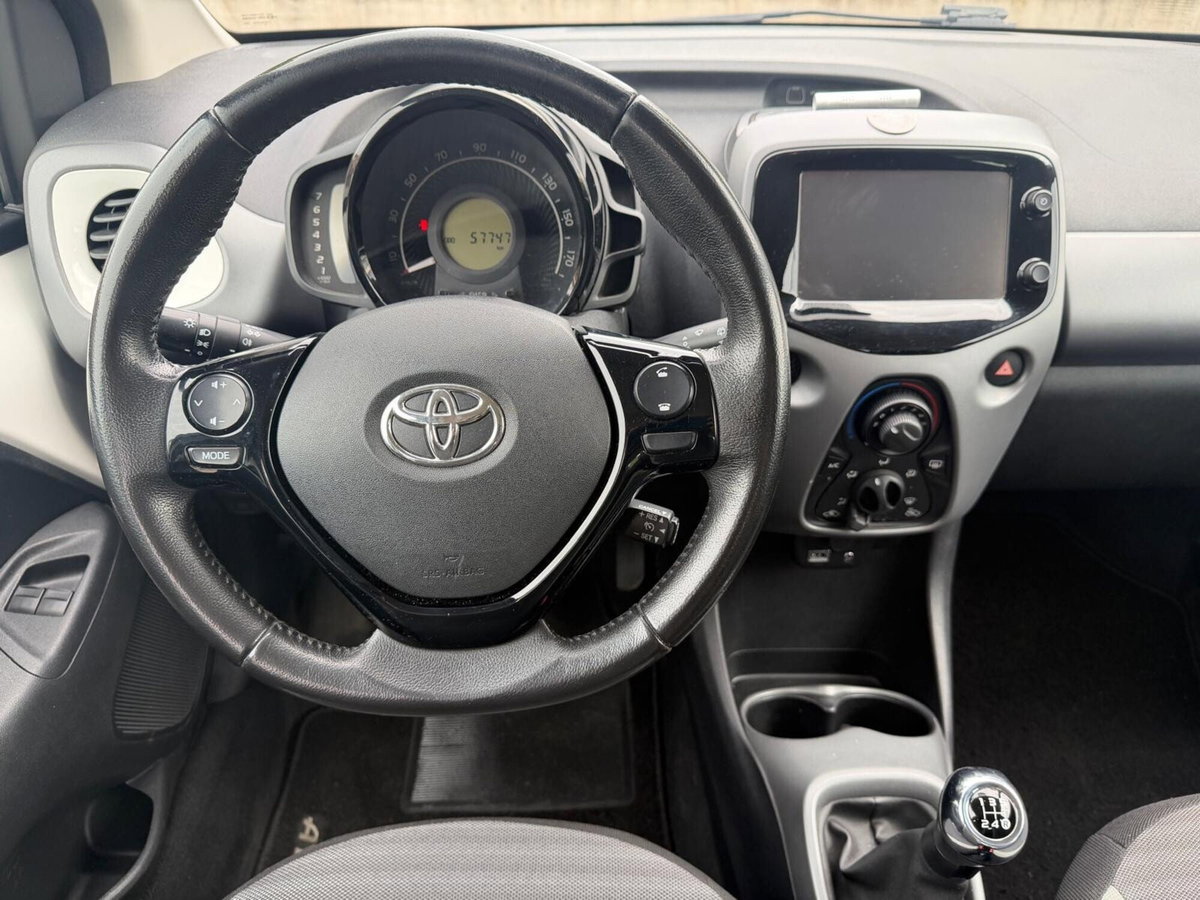 Toyota Aygo Connect 1.0 VVT-i 72 CV 5 porte x-cool (8)