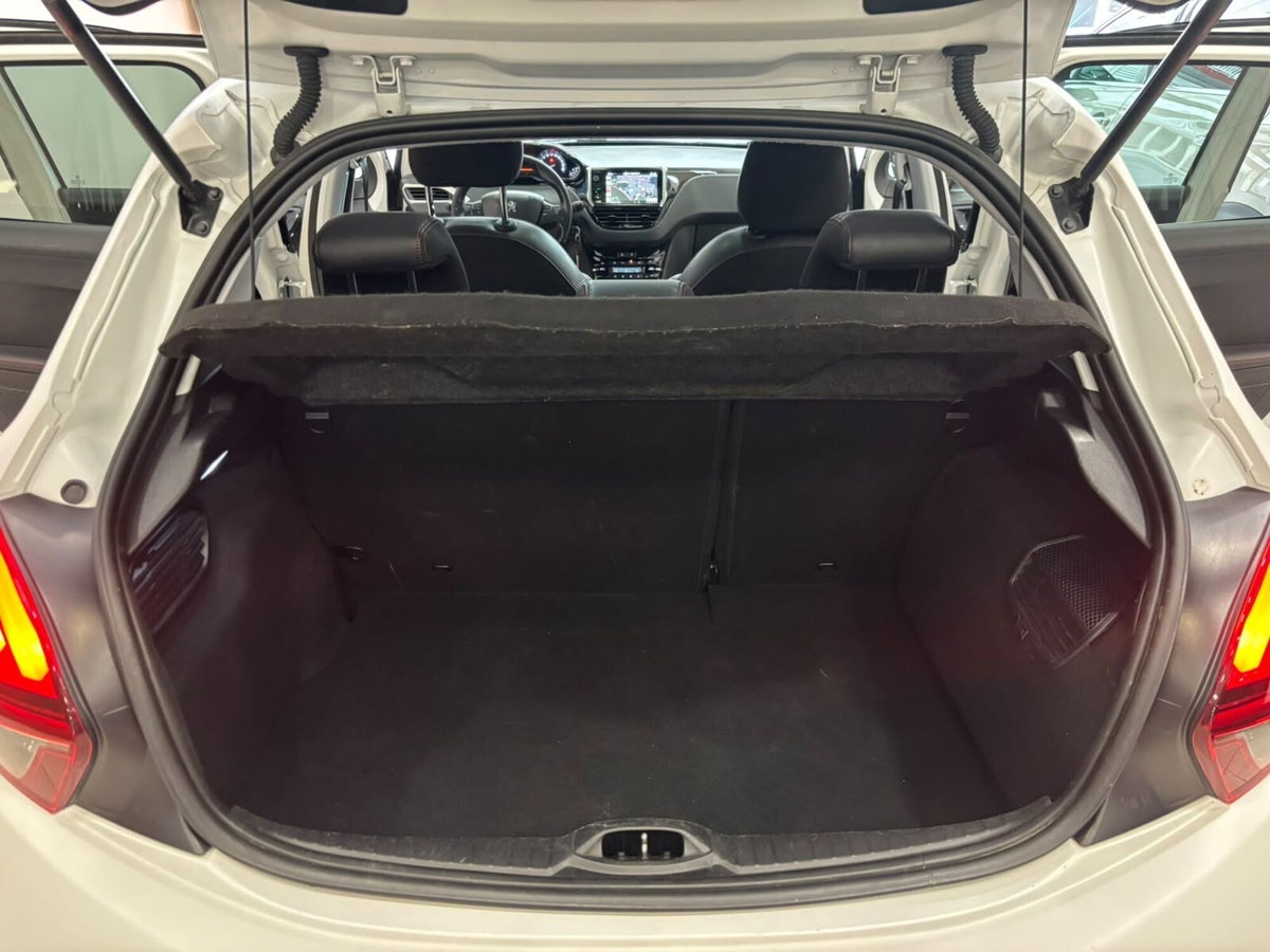 Peugeot 208 100 5 porte GT Line (11)