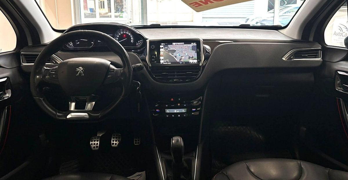 Peugeot 208 100 5 porte GT Line (13)