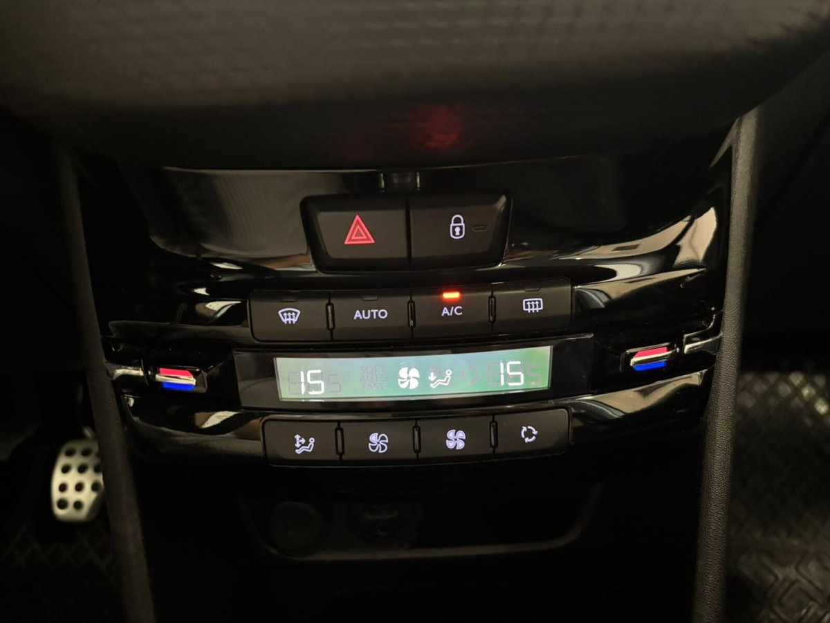 Peugeot 208 100 5 porte GT Line (18)