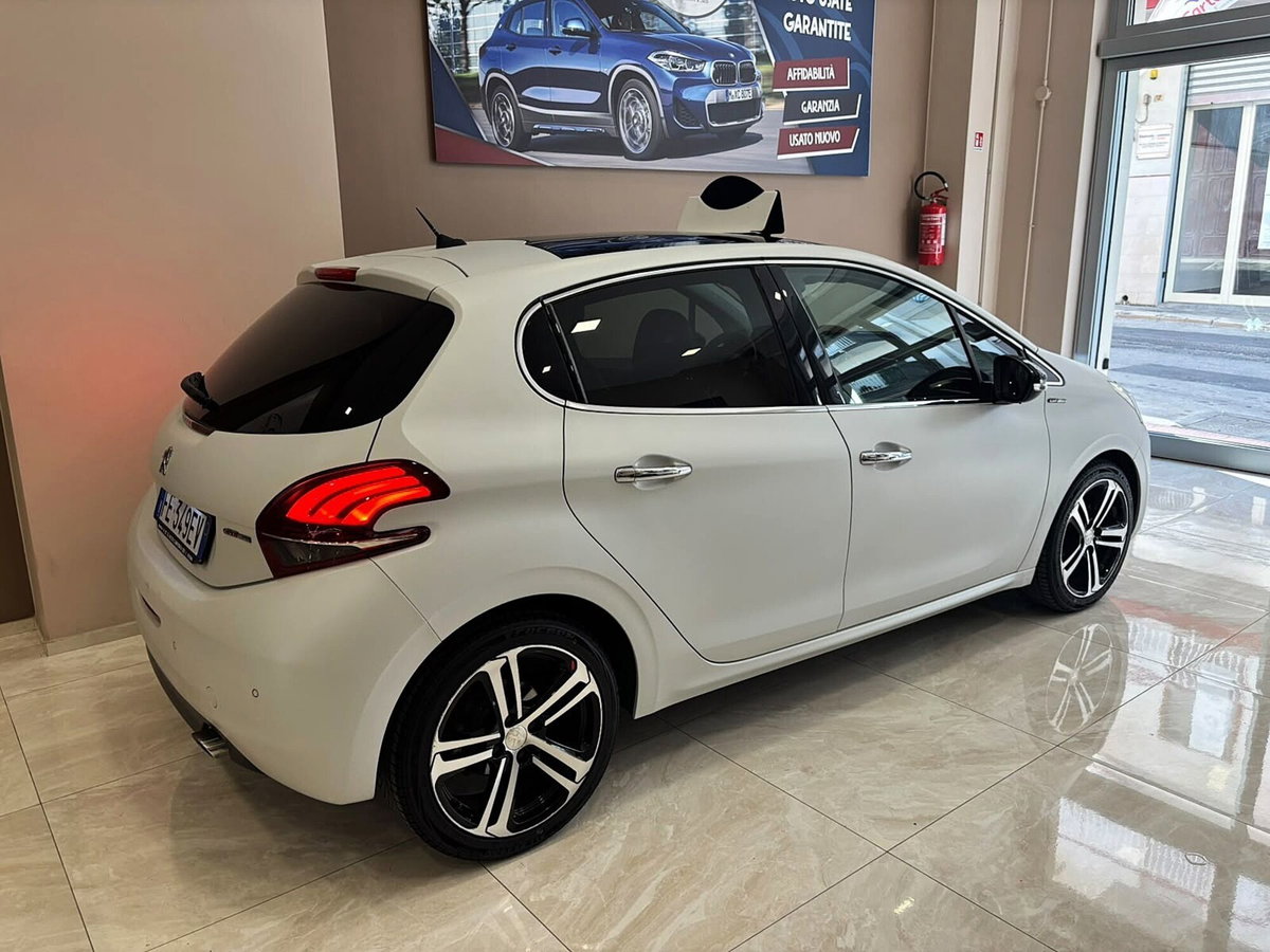 Peugeot 208 100 5 porte GT Line (4)