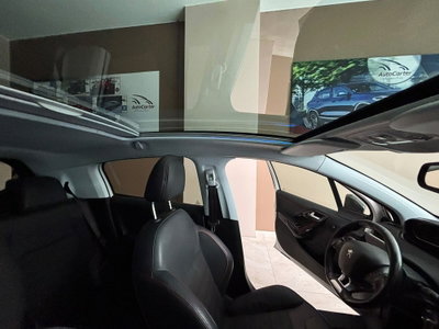 Peugeot 208 100 5 porte GT Line (9)