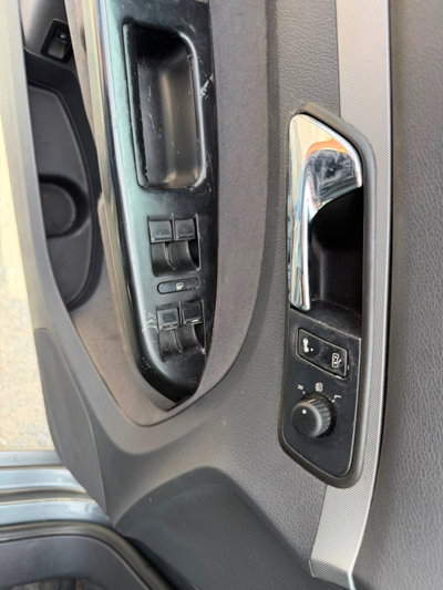 Volkswagen Touran TDI 105CV Highline (14)