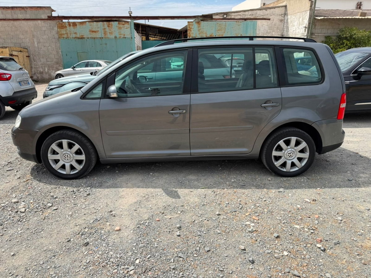 Volkswagen Touran TDI 105CV Highline (8)