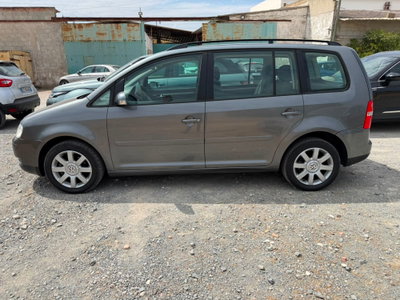 Volkswagen Touran TDI 105CV Highline (8)