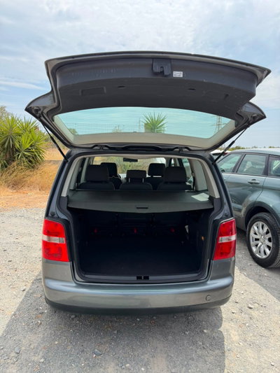 Volkswagen Touran TDI 105CV Highline (9)