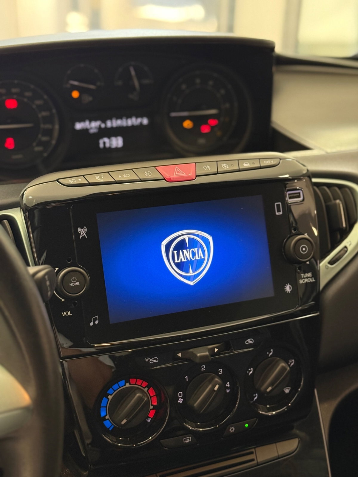 Lancia Ypsilon 1.0 FireFly 5 porte S&S Hybrid Maryne (16)