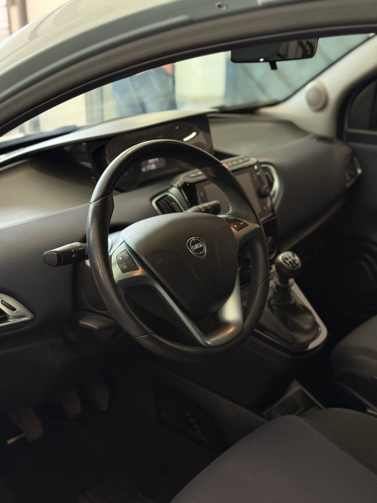 Lancia Ypsilon 1.0 FireFly 5 porte S&S Hybrid Maryne (8)
