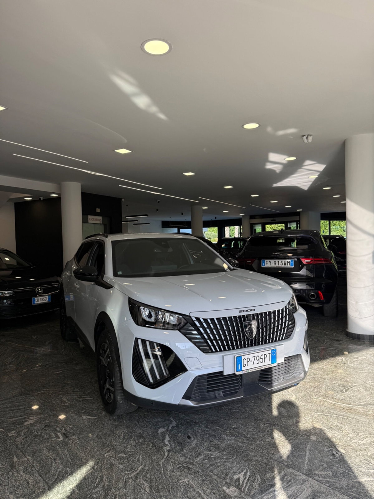 Peugeot 2008 BlueHDi 130 S&S EAT8 Allure Pack (3)
