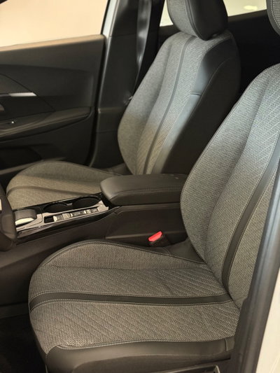 Peugeot 2008 BlueHDi 130 S&S EAT8 Allure Pack (8)