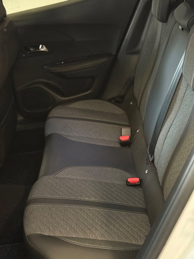Peugeot 2008 BlueHDi 130 S&S EAT8 Allure Pack (9)