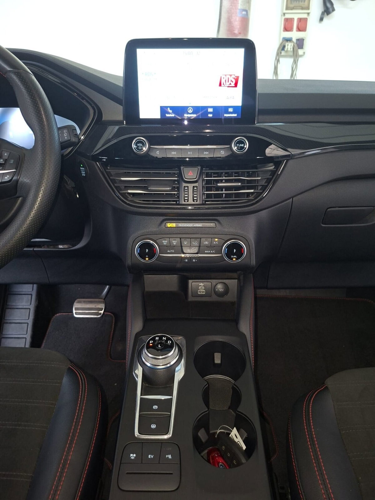 Ford Kuga 2.5 Plug In Hybrid 225 CV CVT 2WD ST-Line (9)