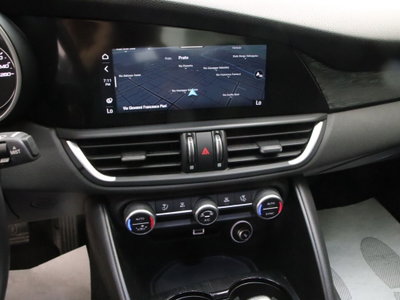 Alfa Romeo Giulia 2.2 Turbodiesel 160 CV AT8 Business (11)