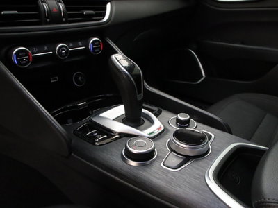 Alfa Romeo Giulia 2.2 Turbodiesel 160 CV AT8 Business (13)
