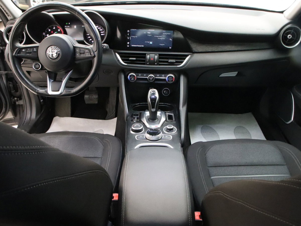 Alfa Romeo Giulia 2.2 Turbodiesel 160 CV AT8 Business (14)