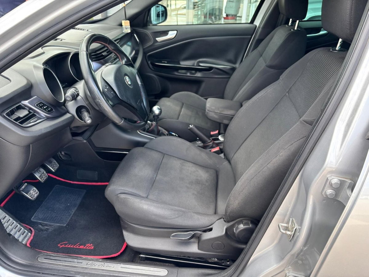 Alfa Romeo Giulietta 2.0 JTDm-2 Distinctive 140cv (12)