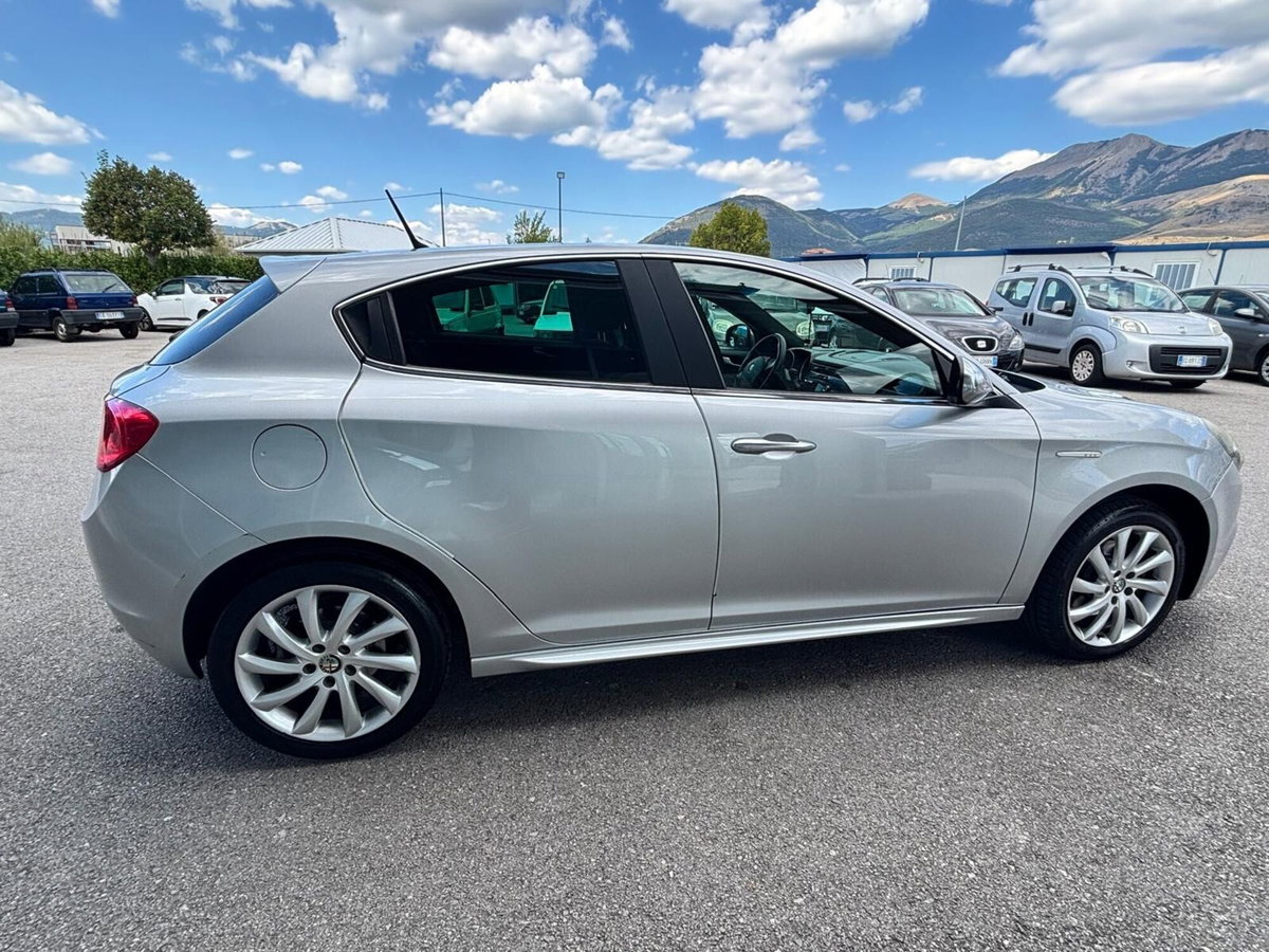 Alfa Romeo Giulietta 2.0 JTDm-2 Distinctive 140cv (5)