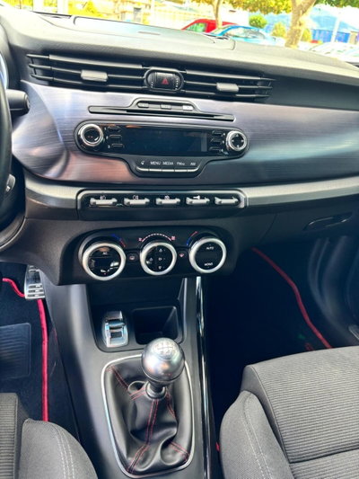 Alfa Romeo Giulietta 2.0 JTDm-2 Distinctive 140cv (8)