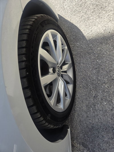 Volkswagen Golf 2.0 TDI 150 CV SCR R-Line (17)