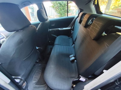 Toyota Yaris 1.D-4D 5 porte Navi (10)