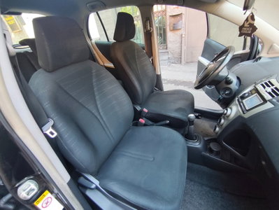Toyota Yaris 1.D-4D 5 porte Navi (11)