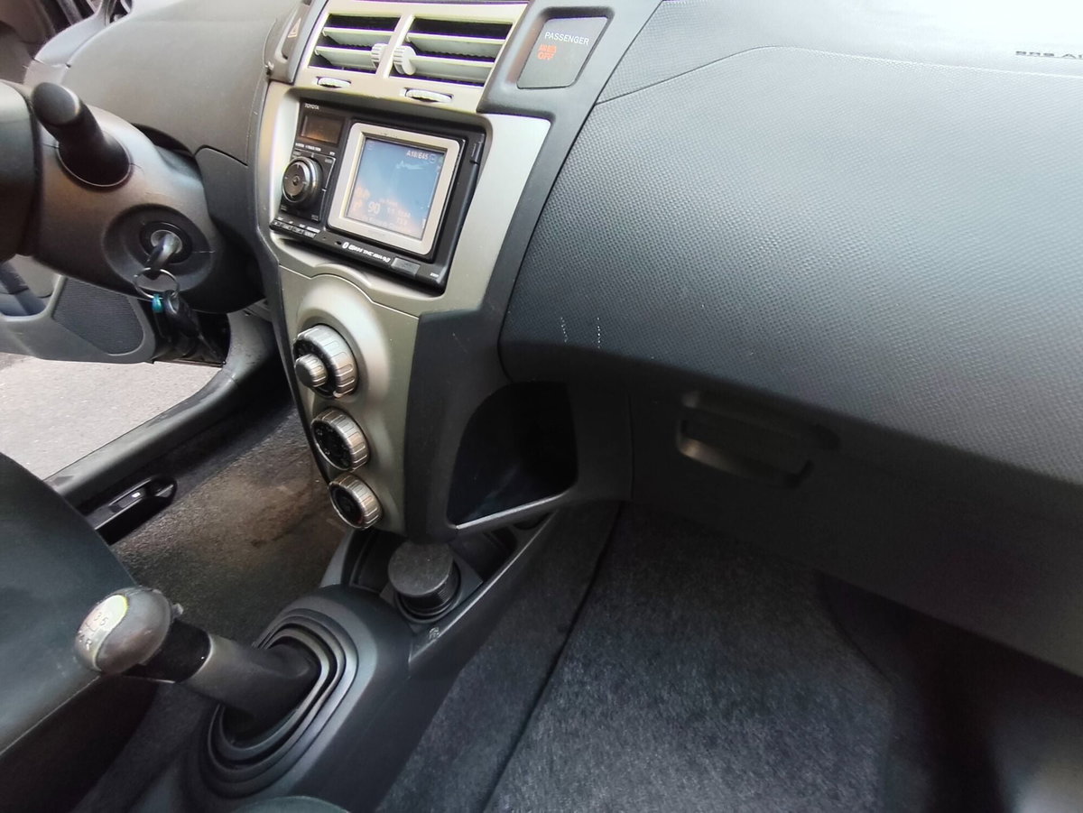 Toyota Yaris 1.D-4D 5 porte Navi (12)