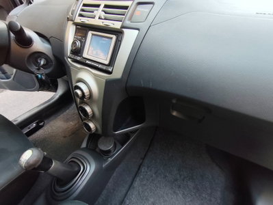 Toyota Yaris 1.D-4D 5 porte Navi (12)