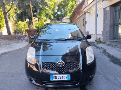 Toyota Yaris 1.D-4D 5 porte Navi (2)