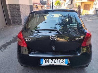 Toyota Yaris 1.D-4D 5 porte Navi (4)