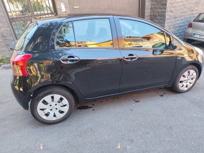 Toyota Yaris 1.D-4D 5 porte Navi (5)
