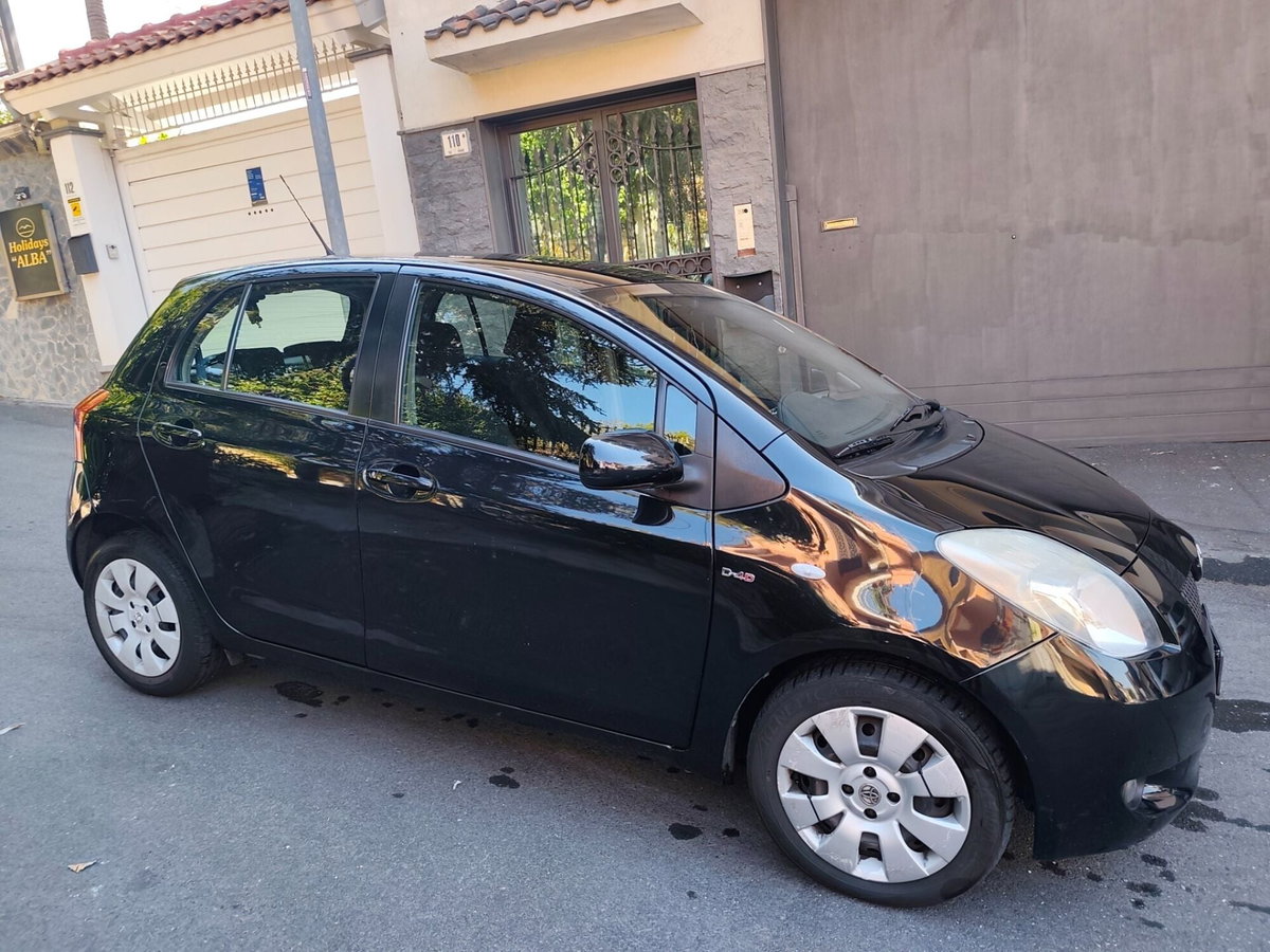 Toyota Yaris 1.D-4D 5 porte Navi (6)