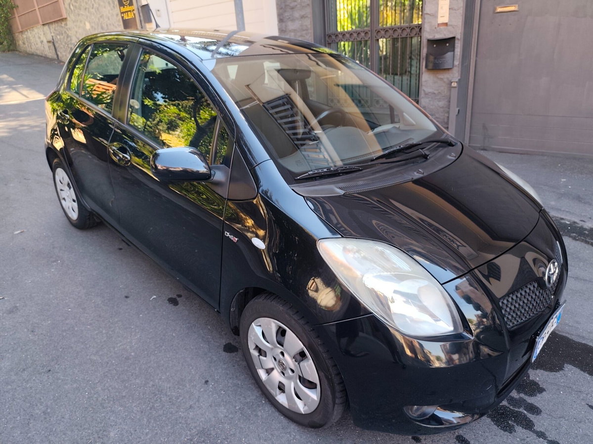 Toyota Yaris 1.D-4D 5 porte Navi (7)