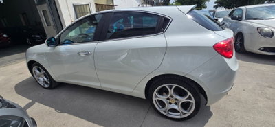 Alfa Romeo Giulietta 2.0 JTDm-2 Distinctive 170cv (9)
