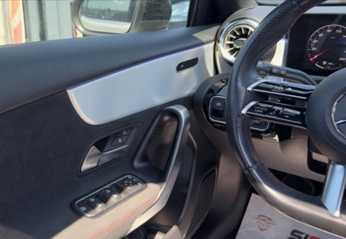 Mercedes-Benz Classe A 180 d AMG Line Premium Plus auto (9)