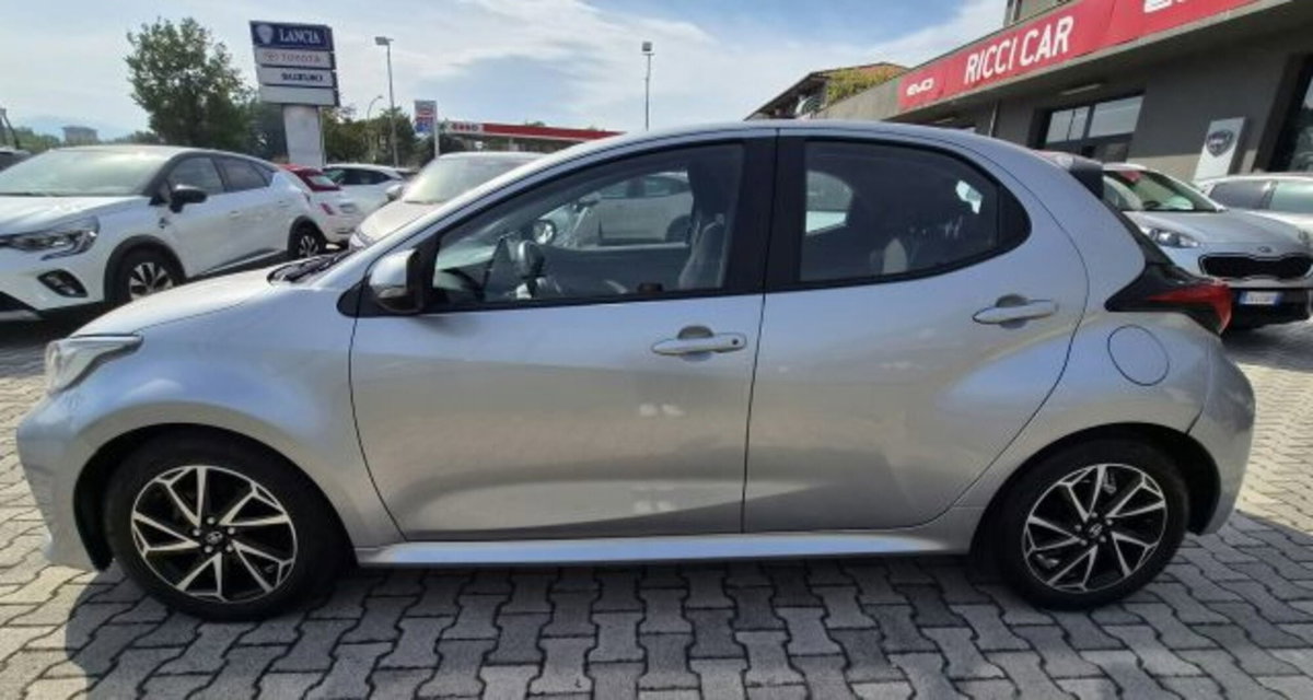 Toyota Yaris 1.0 5 porte Trend (3)