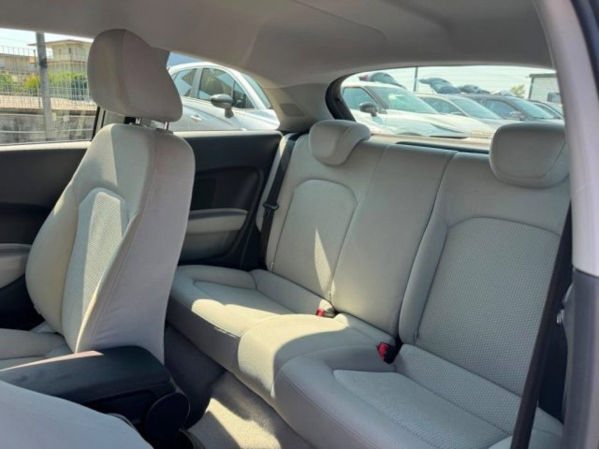Audi A1 1.6 TDI 105 CV Ambition (8)