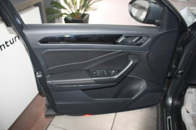 Volkswagen T-Roc 2.0 tdi R-Line 115cv (11)