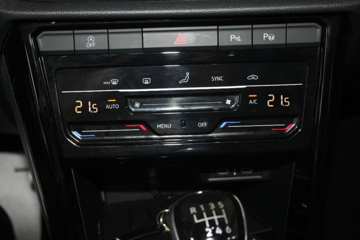 Volkswagen T-Roc 2.0 tdi R-Line 115cv (15)