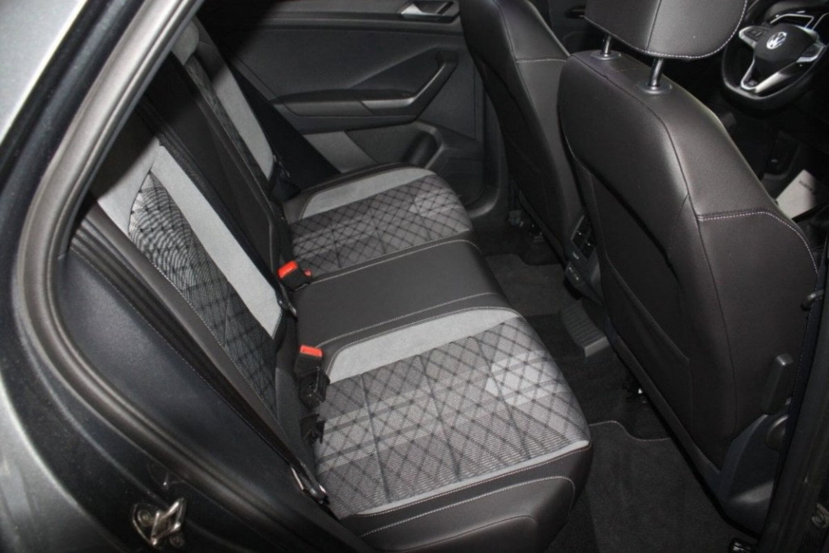Volkswagen T-Roc 2.0 tdi R-Line 115cv (8)