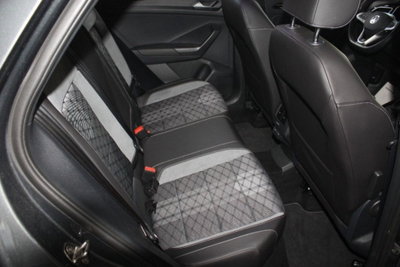 Volkswagen T-Roc 2.0 tdi R-Line 115cv (8)