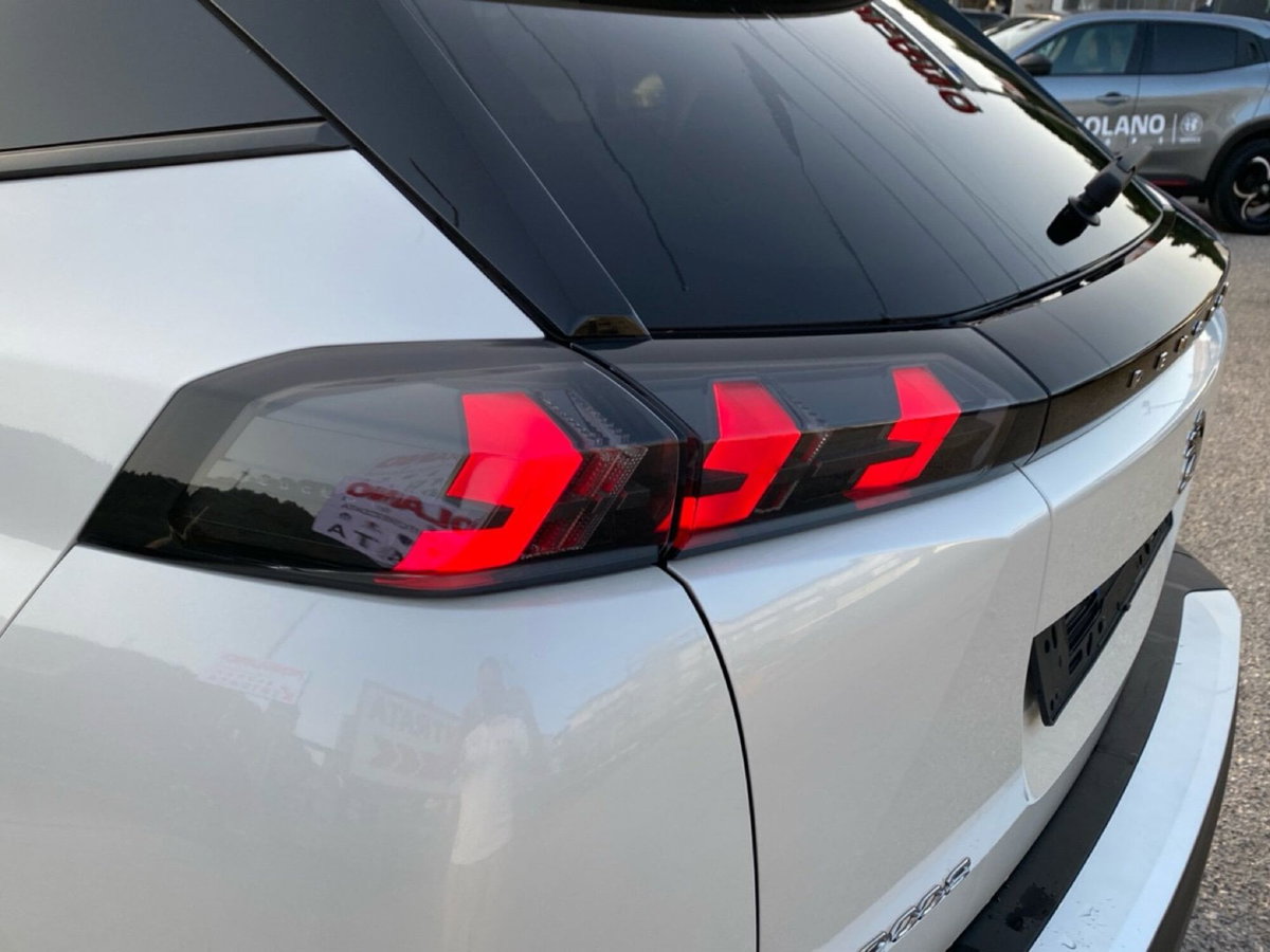 Peugeot 2008 1.2 turbo Allure 100cv (10)