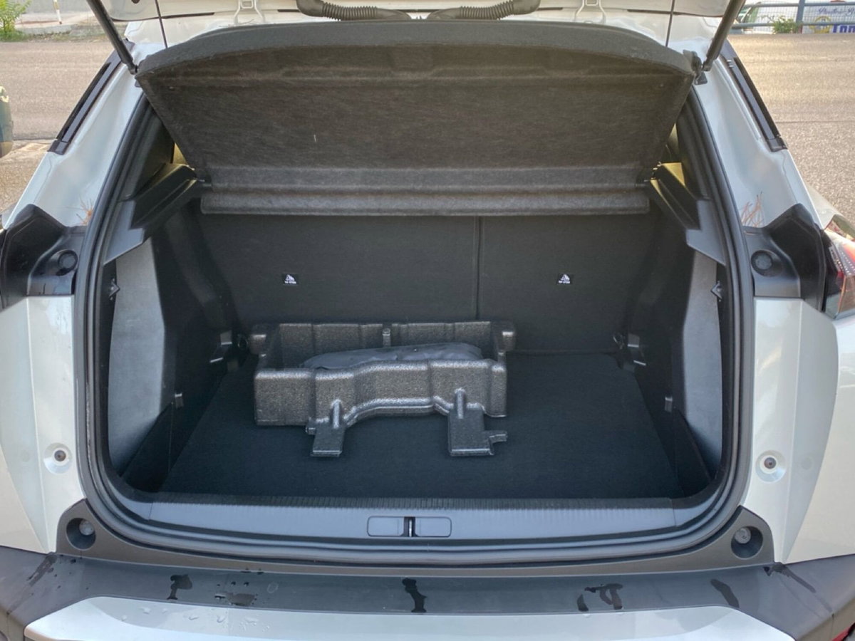 Peugeot 2008 1.2 turbo Allure 100cv (14)