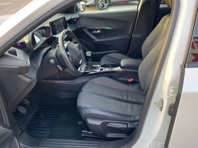 Peugeot 2008 1.2 turbo Allure 100cv (17)